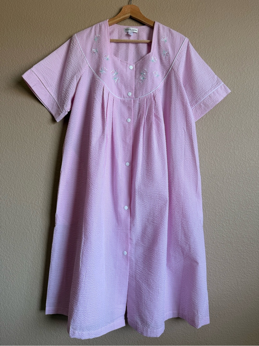 Miss Elaine NWT Pink White Embroidered Seesucker Woven Nightgown Snap Robe Sz XL